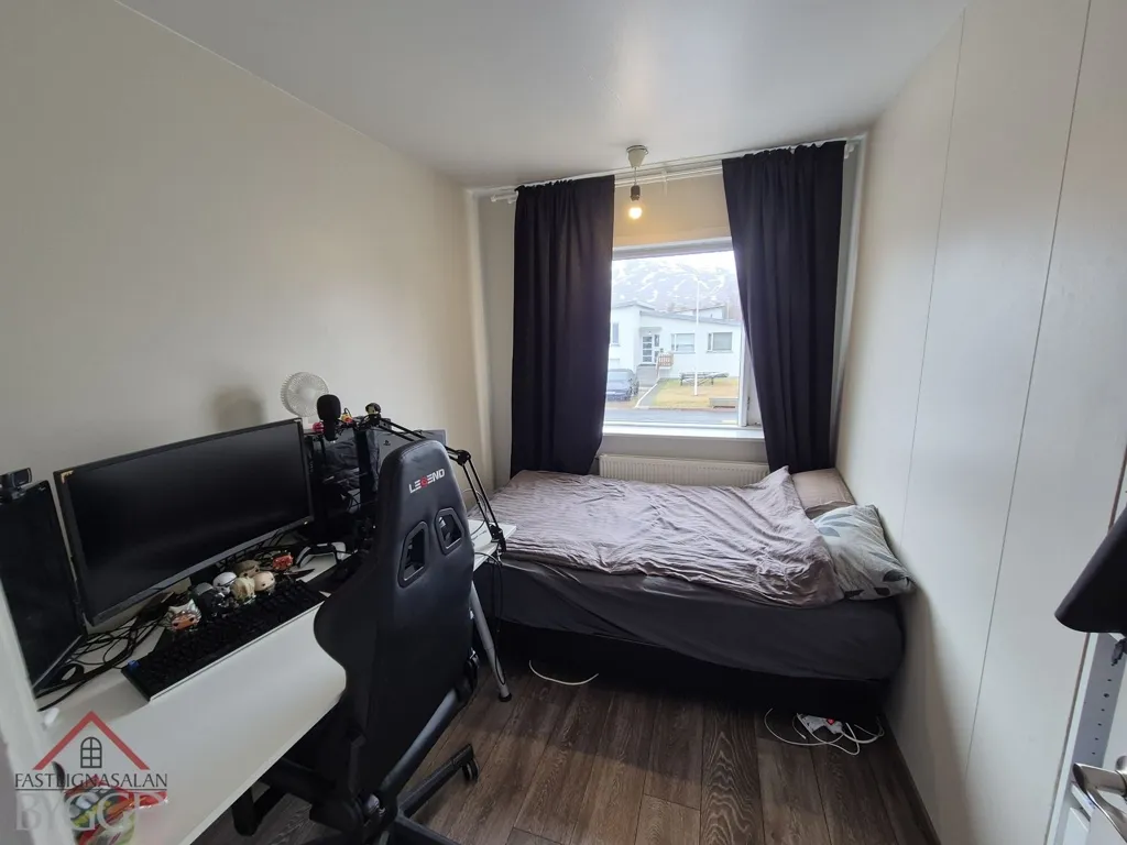 Chambres - Two-Storey House with Garage in Dalvík