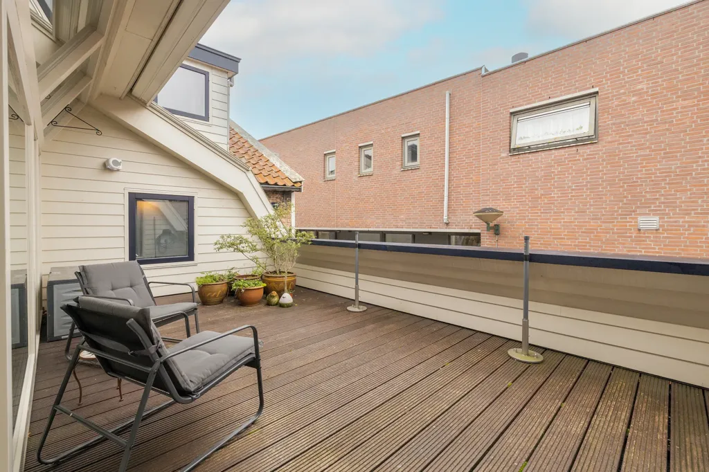 Rõdu - Stylish Loft with Garage in Haastrecht Centre