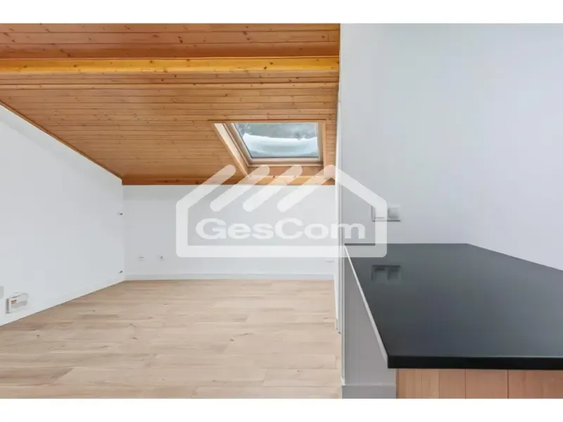 Pièces - Modernised Attic Apartment in Encamp Centre