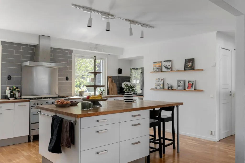 Cuisine - Villa with Extensive Garden in Lerberget