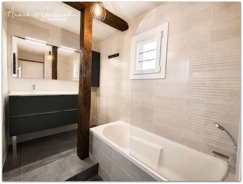 Salles de bain - Villa Familiale avec Piscine à Roujan
