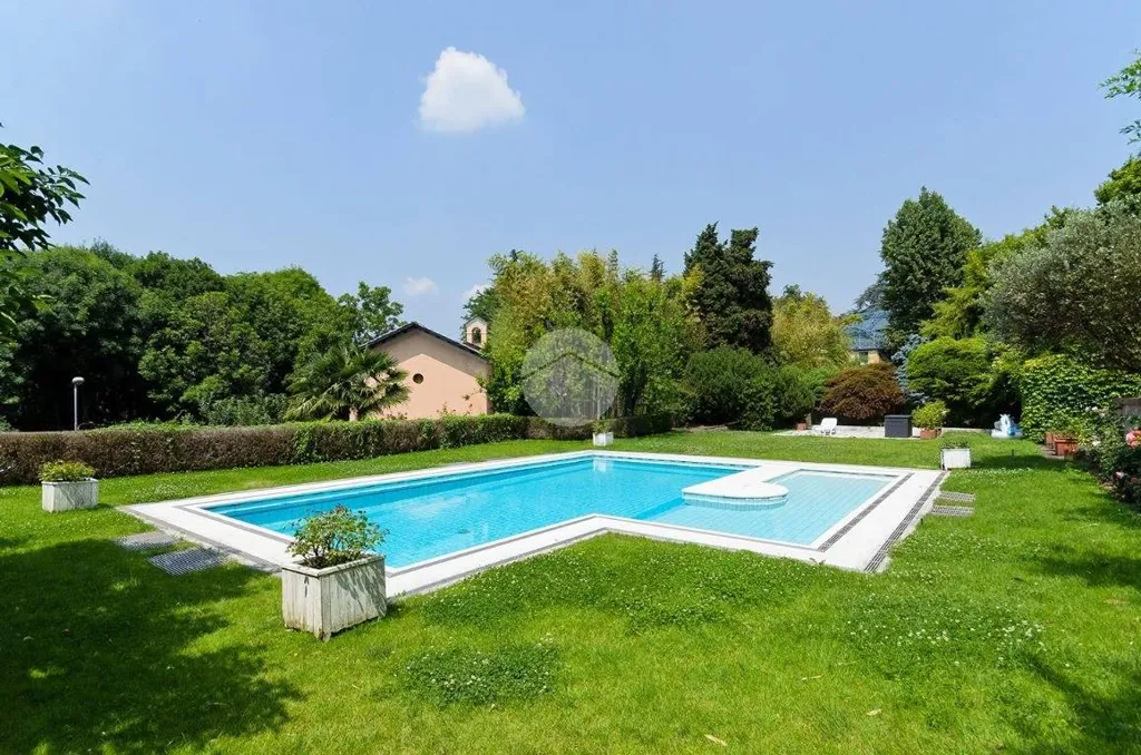 Pool - Historic Villa with Garden and Pool in Pianezza