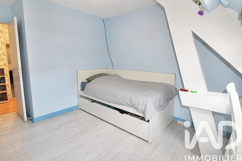Chambres - Appartement Familial avec Grenier Aménageable au Centre de Lisieux