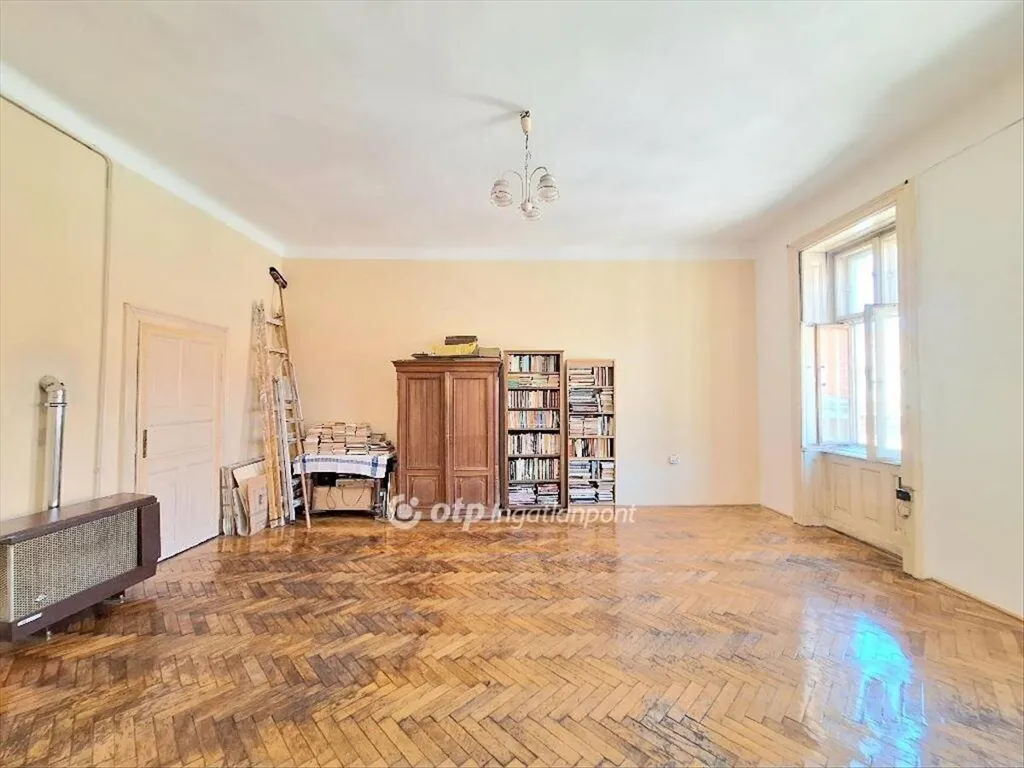 Soggiorno - Renovatable Apartment with Lift in Budapest IX