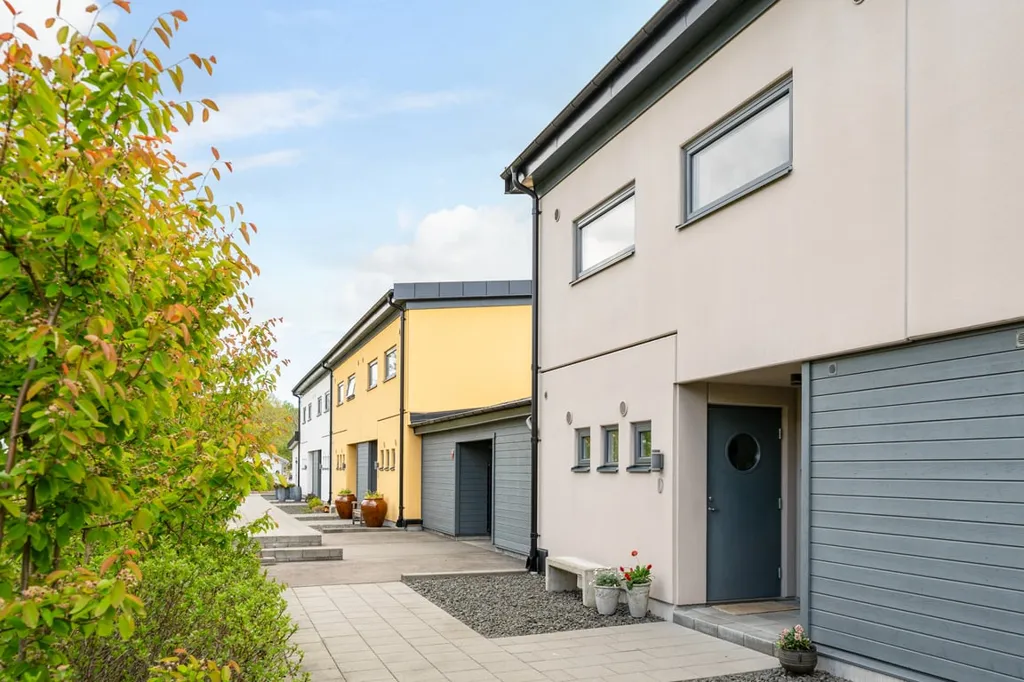 Välivaade - Corner Townhouse with Balcony in Egna Hem