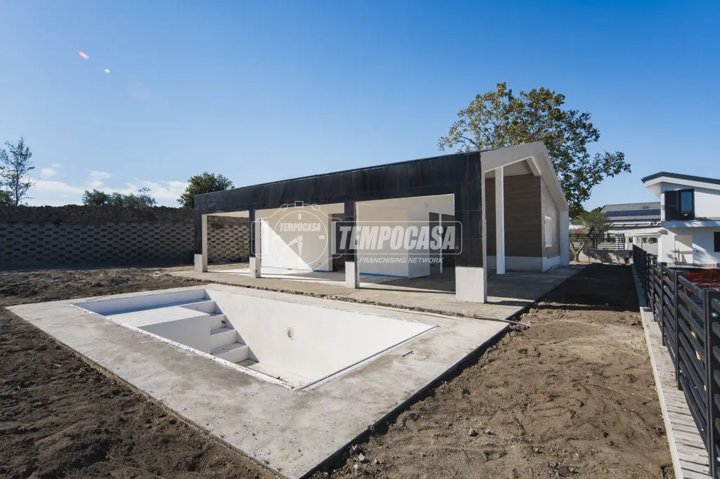 Piscina - Contemporary Villa with Private Garden in Formello
