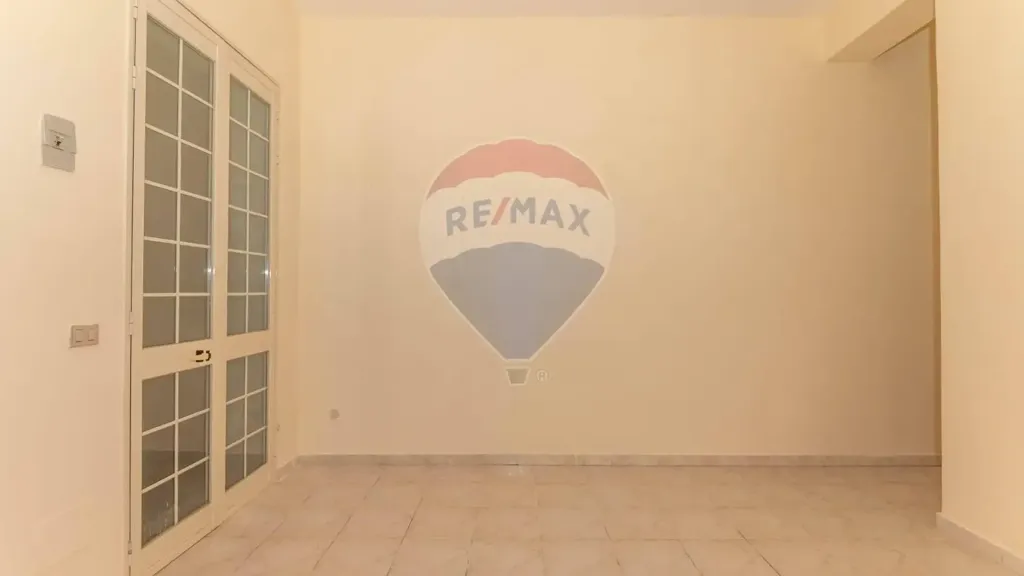 Esik - Ground Floor Apartment with Private Courtyard in Augusta