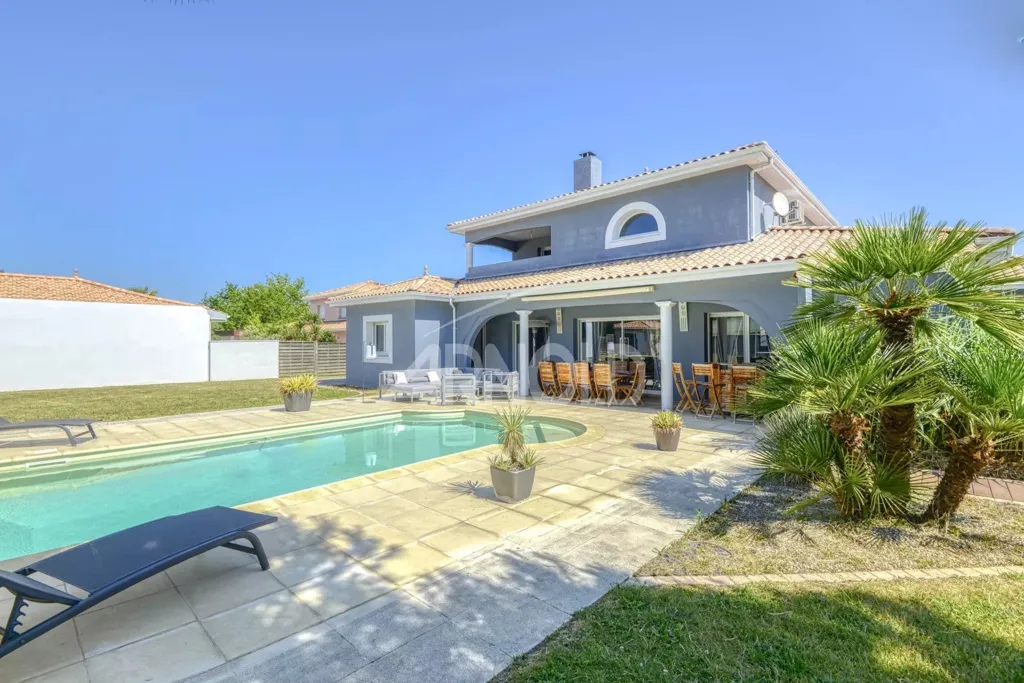 Piscine - Maison Contemporaine avec Piscine près de Nantes