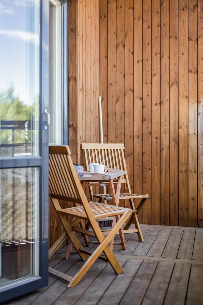 Balcon - Two-Bedroom Flat with Balcony in Central Knivsta