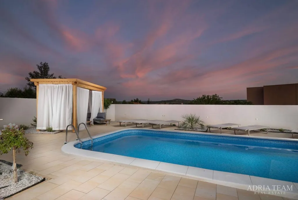 Piscina - Apartment House with Pool in Posedarje