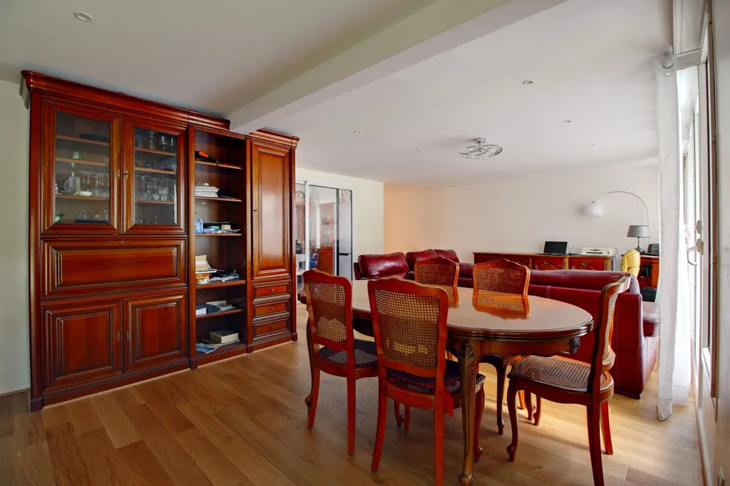 Söögituba - 5-Piece Apartment with Balcony in Cergy