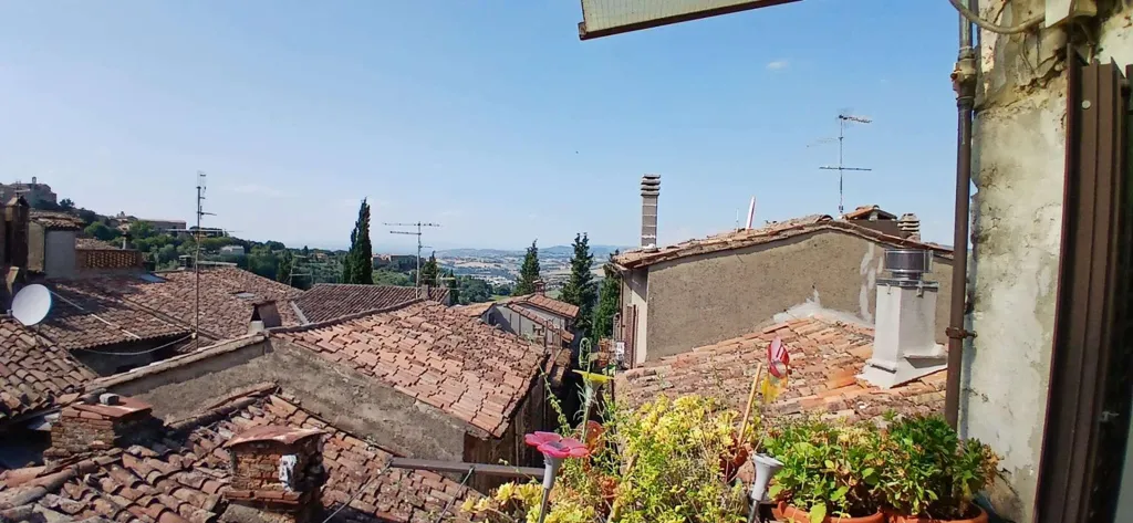 Rustic Trilocale with Balcony in Todi