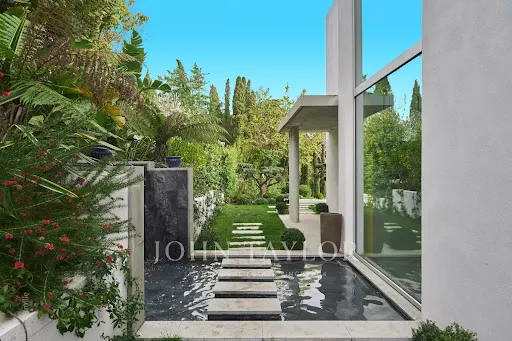 Piscine - Villa Contemporaine avec Vue Panoramique à Antibes