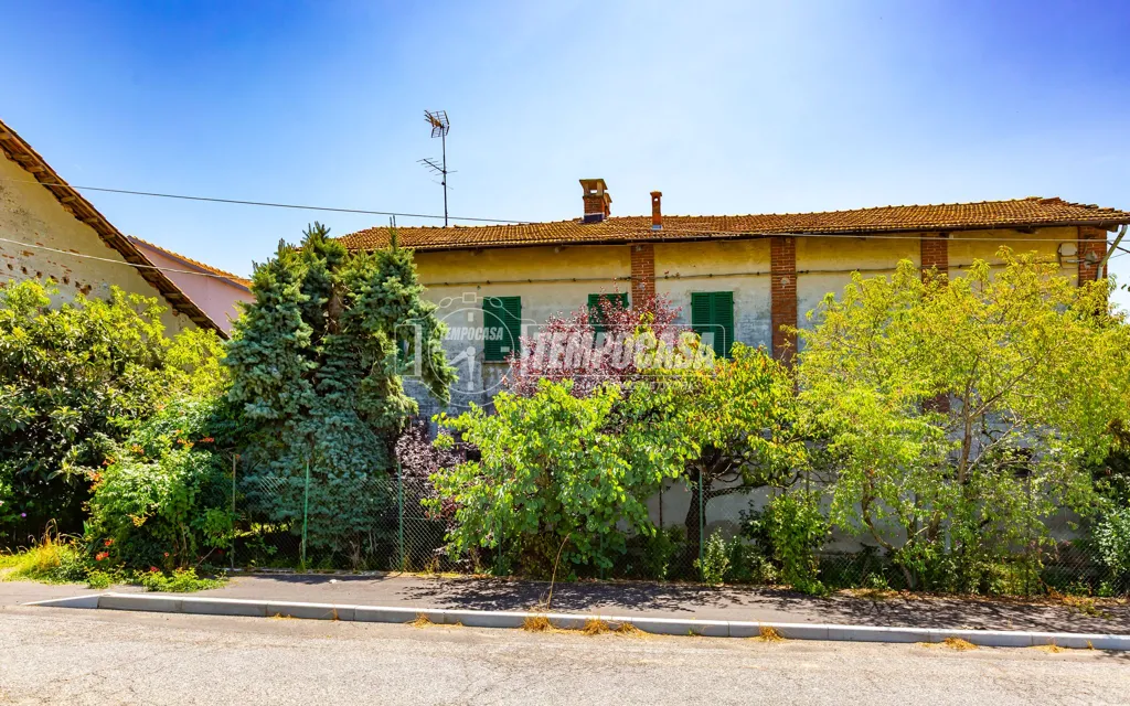 Exterior - Rustic Country House with Garden in Narzole