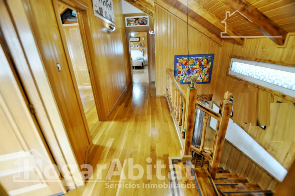 Pièces - Semi-New Chalet with Terrace in Monserrat
