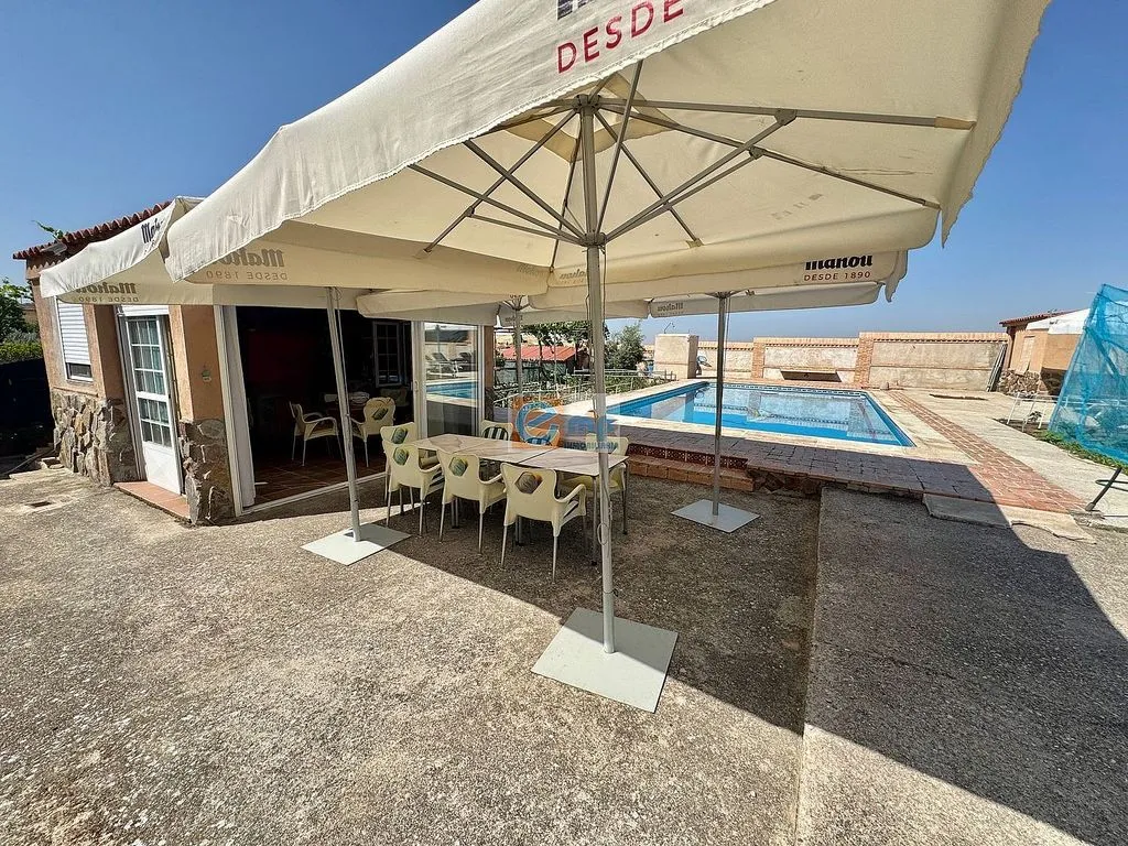 Piscine - Chalet with Pool and Terraces in Palomeque