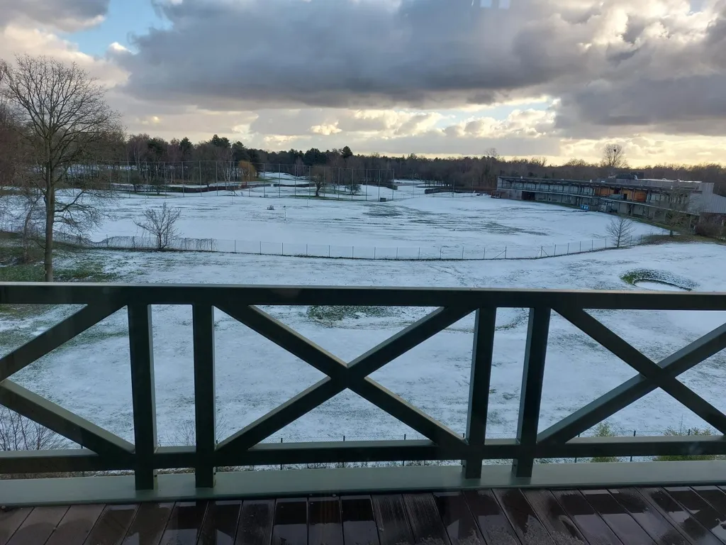 Balcon - Duplex avec Terrasse et Vue sur le Vert à Brasschaat