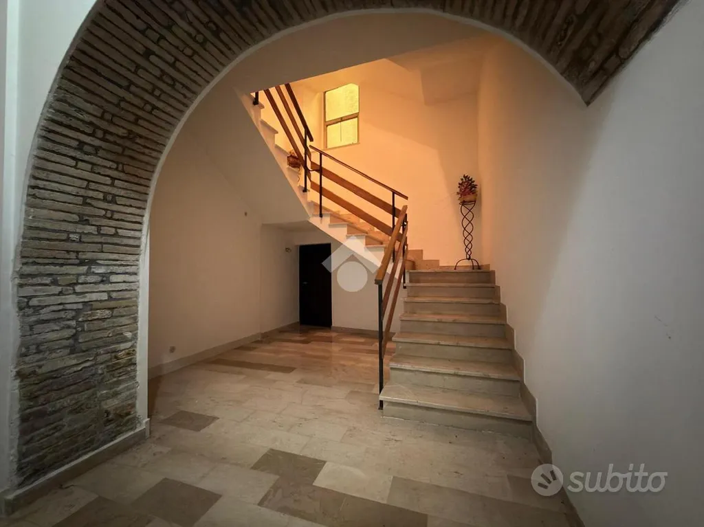 Toad - Historic Townhouse with Courtyard in Sigillo