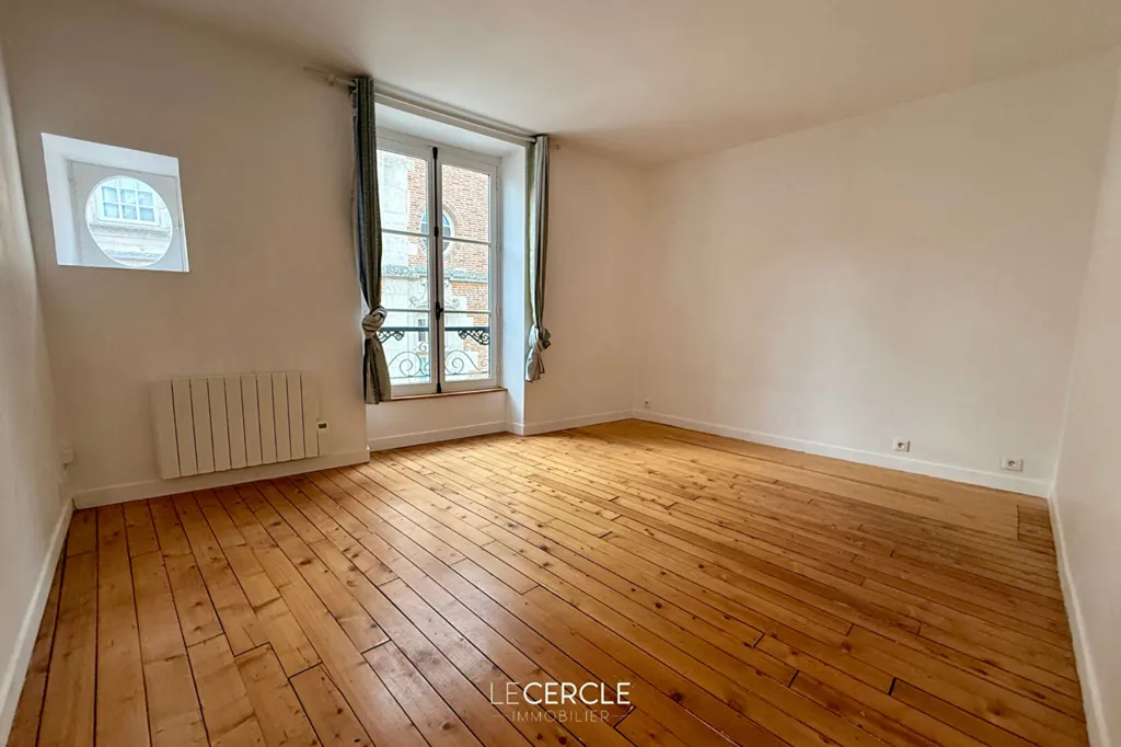 Toad - City Centre House with Three Levels in Senlis
