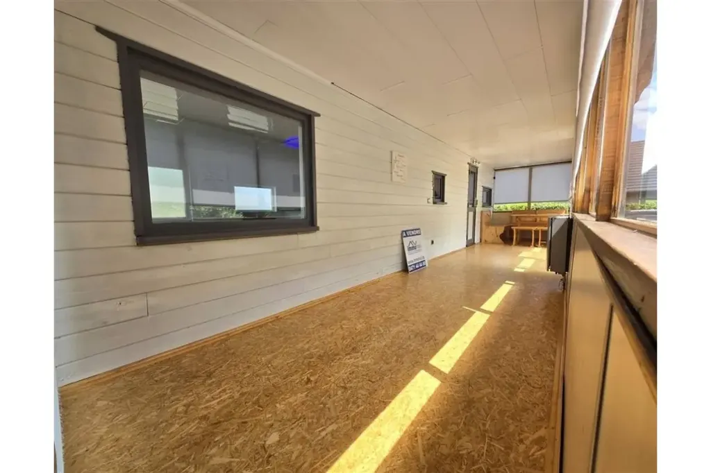 Entrée - Bungalow avec Jardin et Terrasses à Somme-Leuze