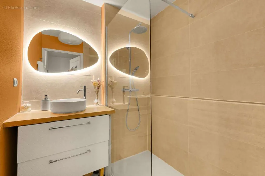 Salles de bain - Appartement T3 avec Vue Panoramique et Terrasse à Haut Guilhemery