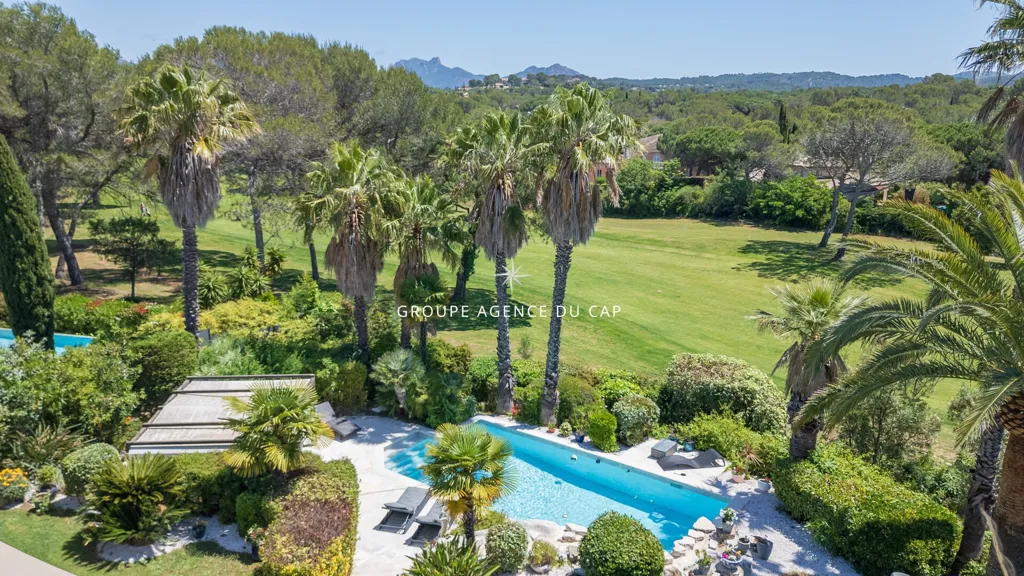 Aed - Villa with Golf View near Commercial Centre