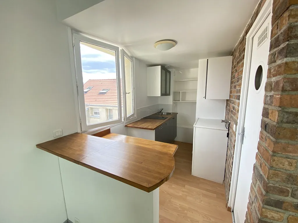 Cucina - Studio with Mezzanine in Rueil Malmaison