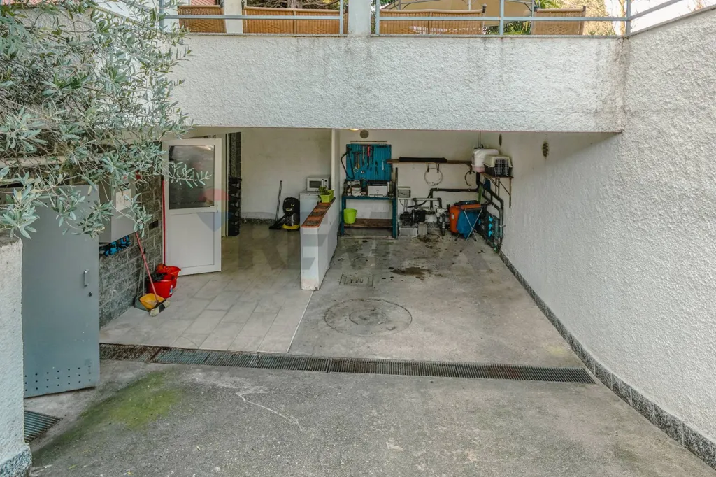 Garaaž - Bifamily House with Terrace in Gorla Minore