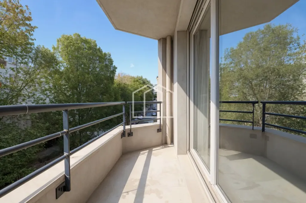 Balcony - 5-Piece Apartment with Balcony in Suresnes Centre