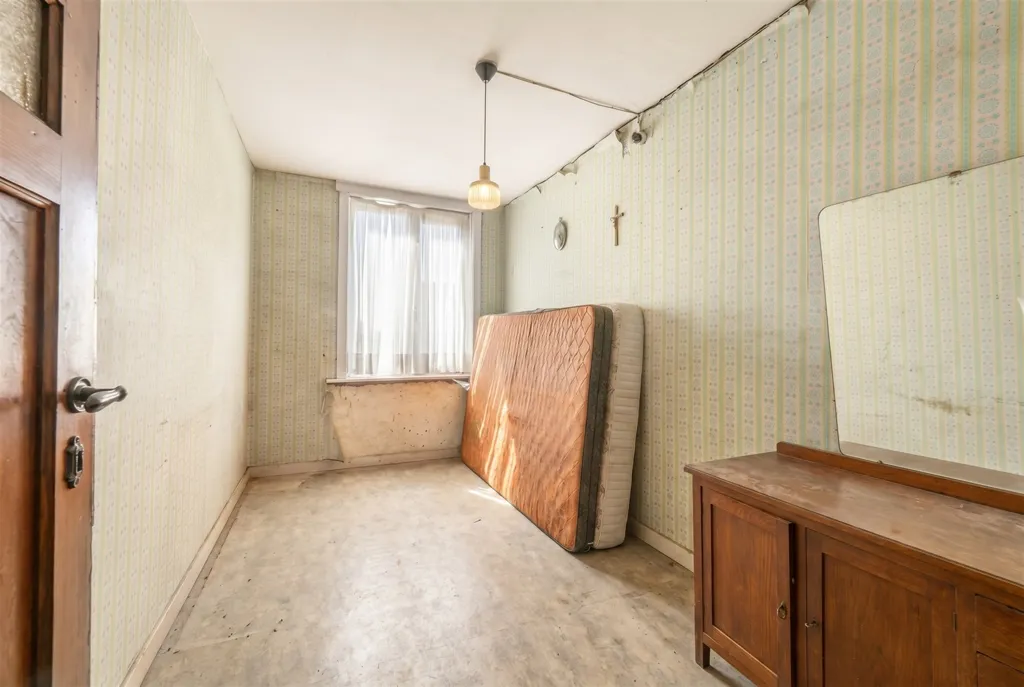 Magamistoad - Renovatable House with Garden in Kanegem