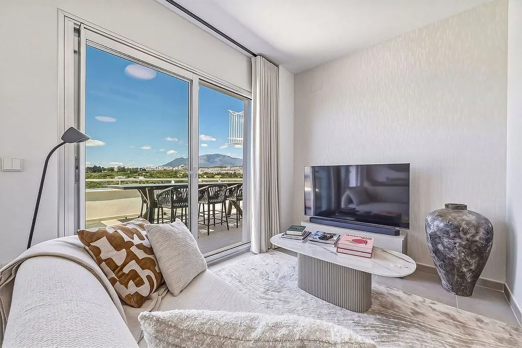 Elutuba - Duplex with Pool and Terrace in Estepona