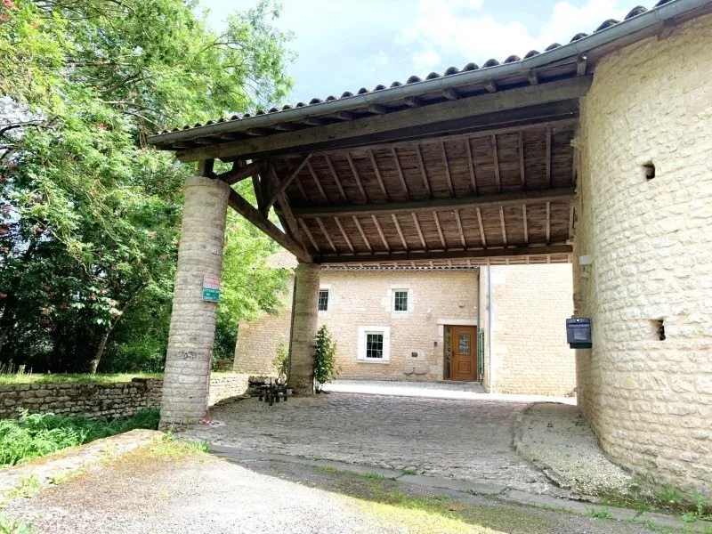 Jardin - Moulin Rénové avec Piscine et Parc près de Niort