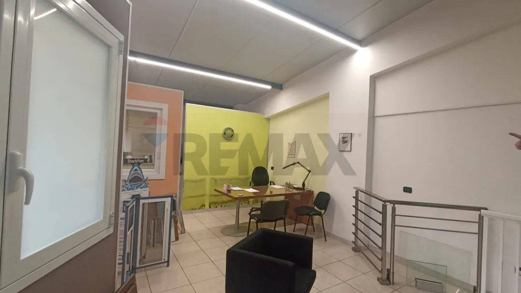 Bureau - Industrial Warehouse with Solar Rent in Comiso