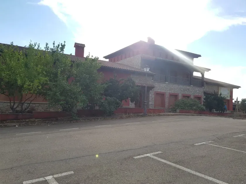 Välivaade - Restaurant for Renovation in Santibáñez el Alto
