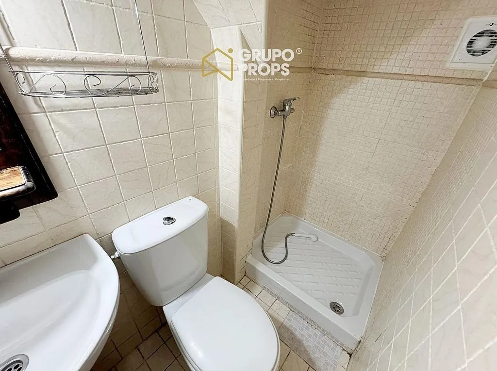 Salles de bain - Duplex with Patio in Palacio, Madrid