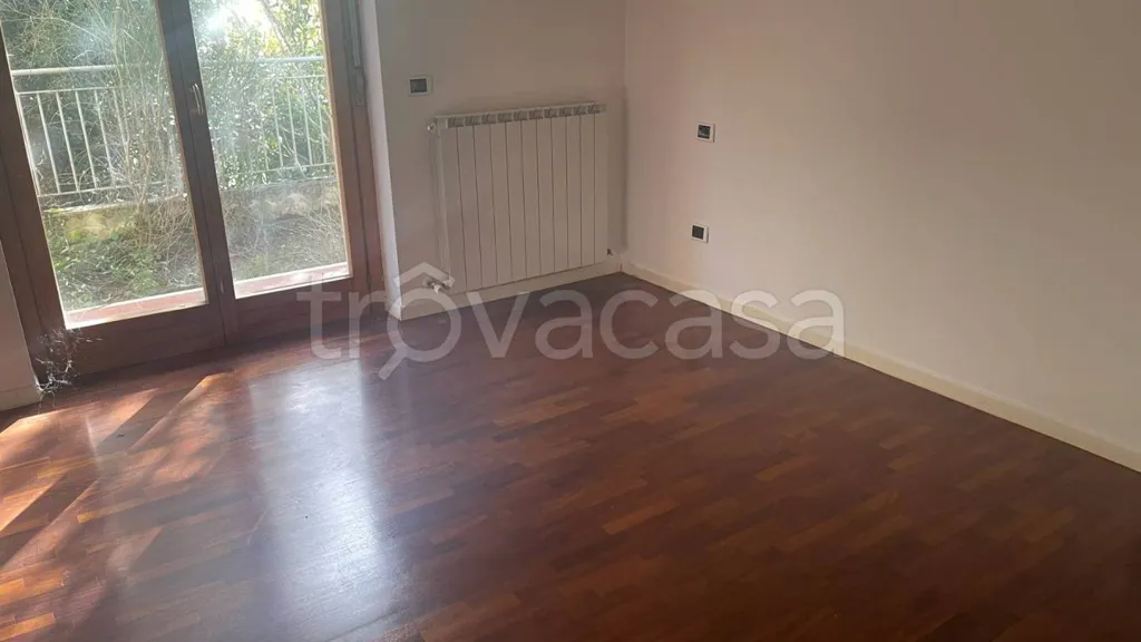 Pièces - Ground Floor Apartment with Private Garden in Perugia