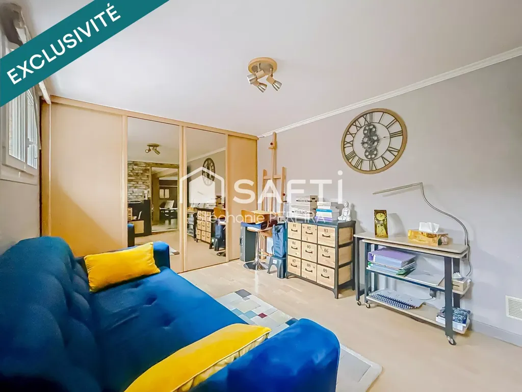 Camere da letto - House with Cinema Space in Town Centre