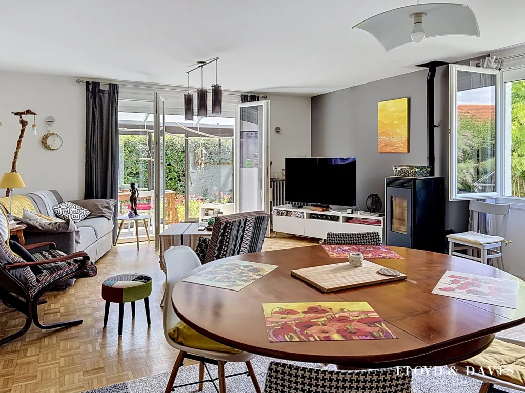Living Room - Renovated House with Garden in Royan