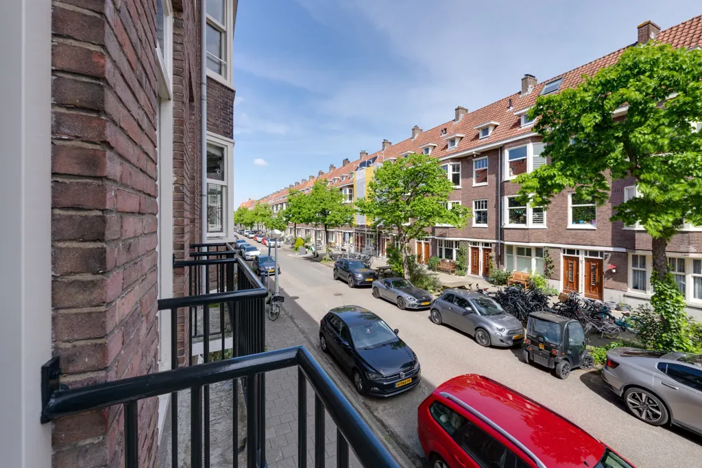 Rõdu - Charming Two-Bedroom Apartment with Balconies in Amsterdam