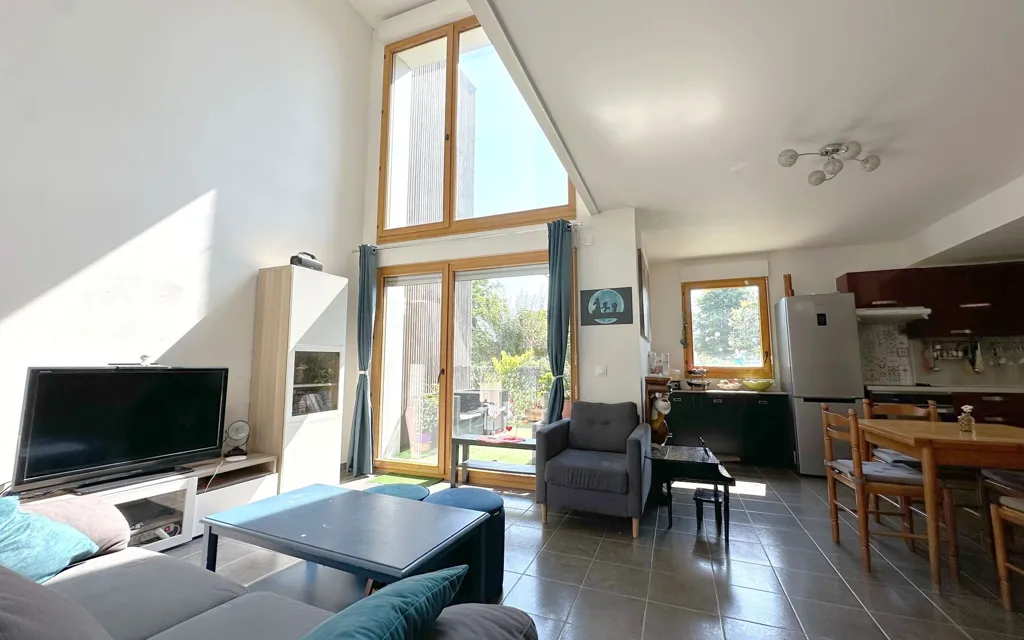 Living Room - Spacious Duplex with Terrace in Urban Area