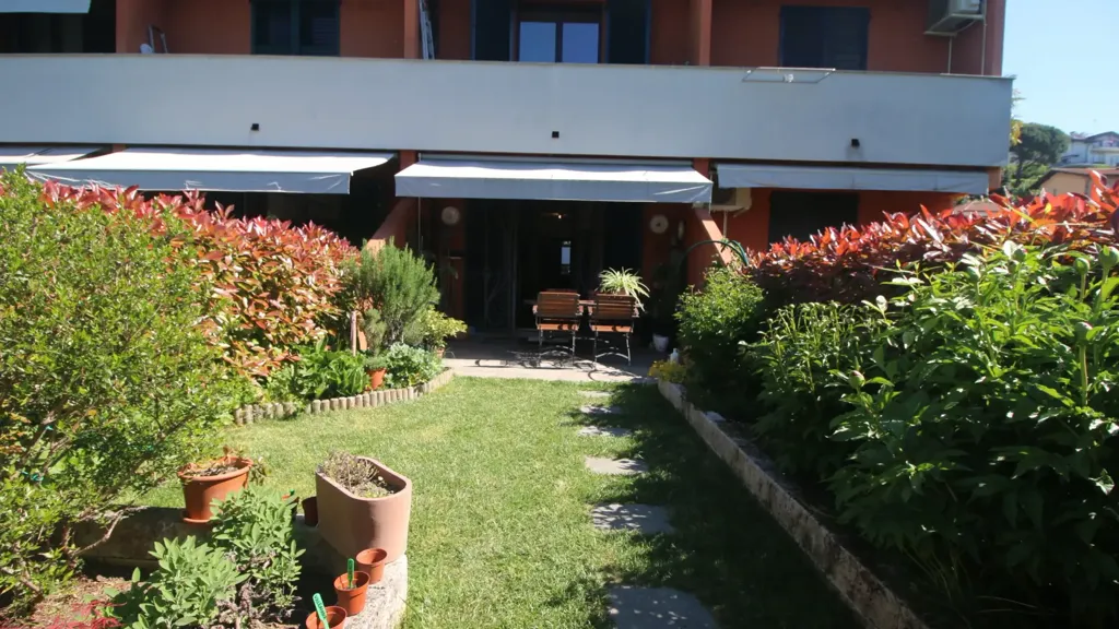 Giardino - Semi-detached Villa with Private Garden in San Fermo