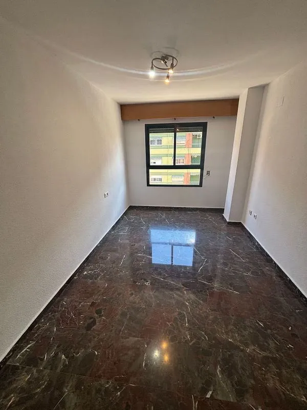 Pièces - Apartment with Balcony and Lift in Safranar