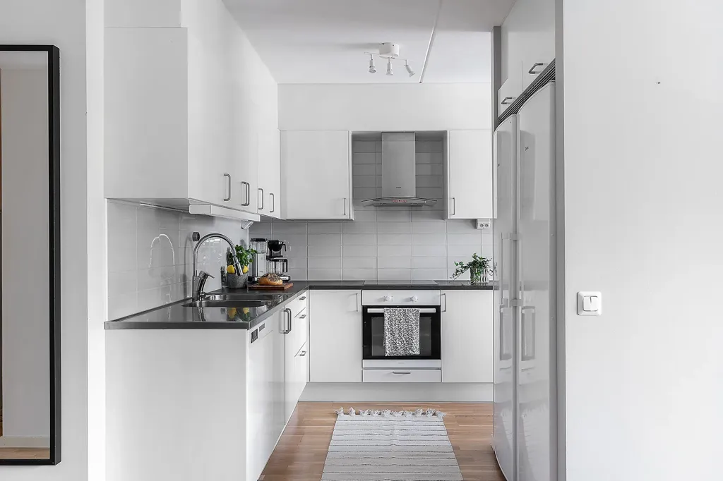 Cuisine - Spacious Three-Bedroom Flat with Garden in Björkris