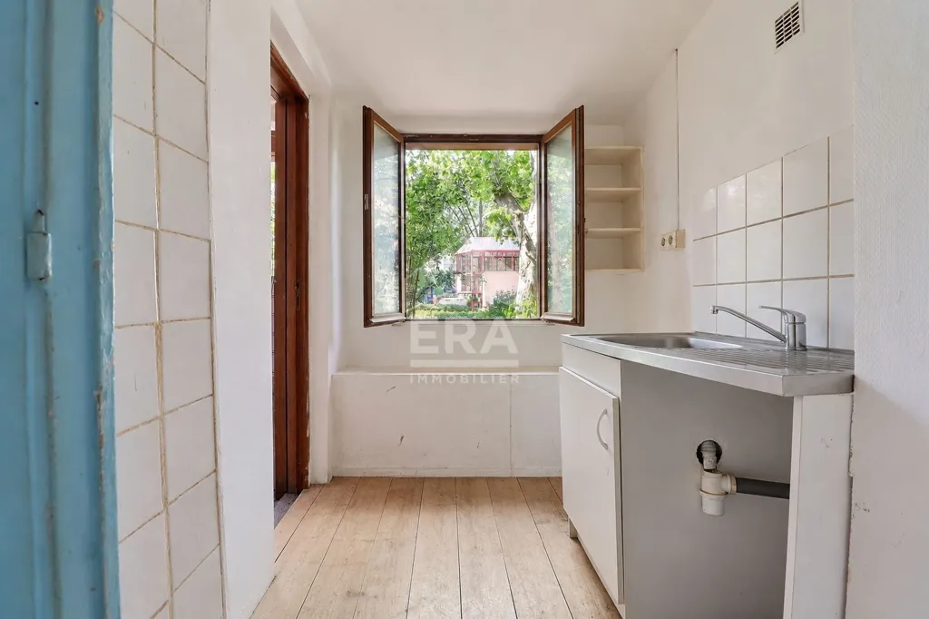 Salles de bain - Studio à Rénover avec Balcon à Pantin
