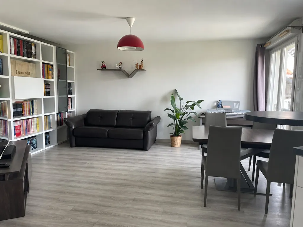 Elutuba - Duplex Flat with Garden View in Massy
