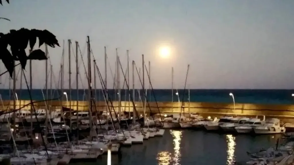 Seafront Bilocale with Garden in Finale Ligure
