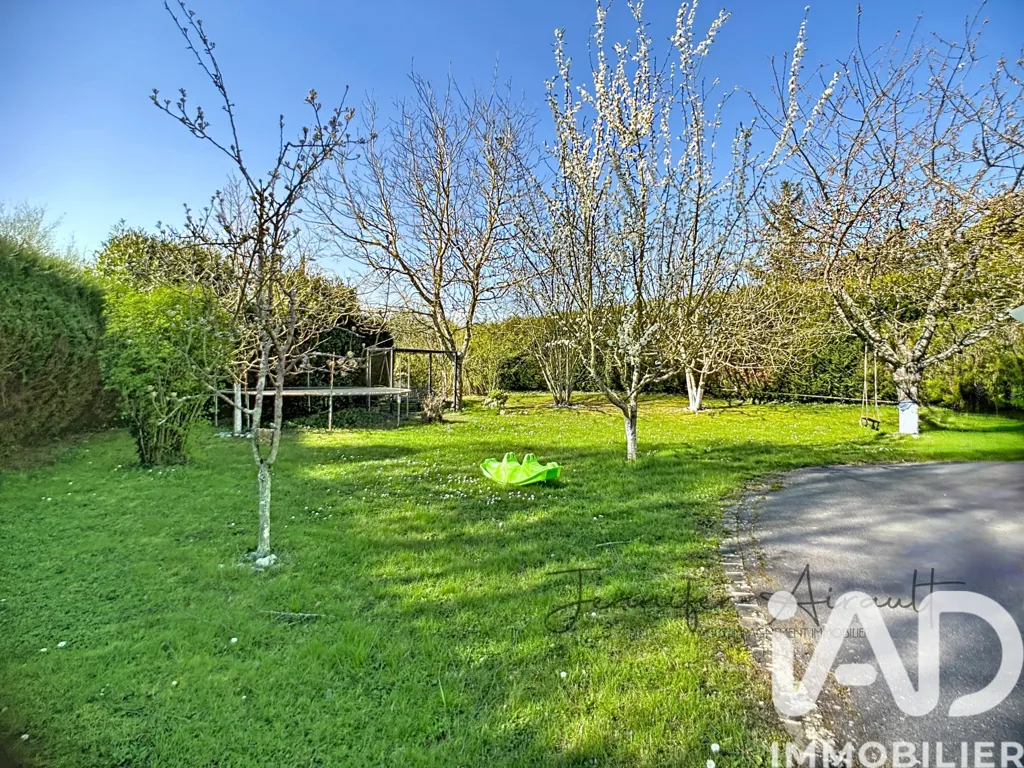 Jardin - Maison Traditionnelle avec Jardin à Montigny-Lencoup