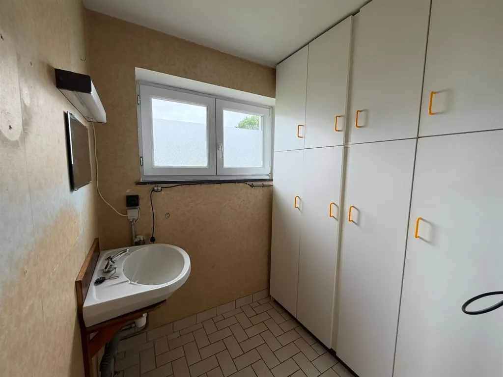 Bathrooms - Half-Open House with Garden in Bastogne