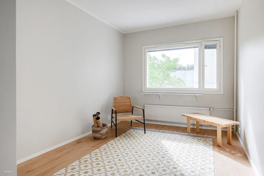 Bureau - Modernised Apartment with Balcony in Kivenlahti, Espoo