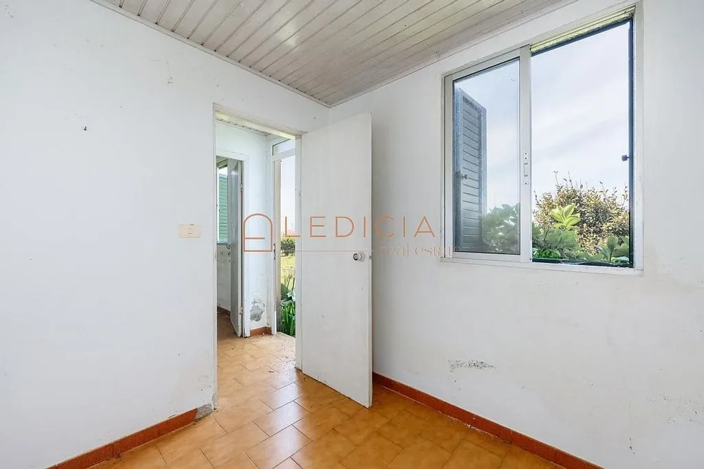 Pièces - Chalet to Renovate in Baiona